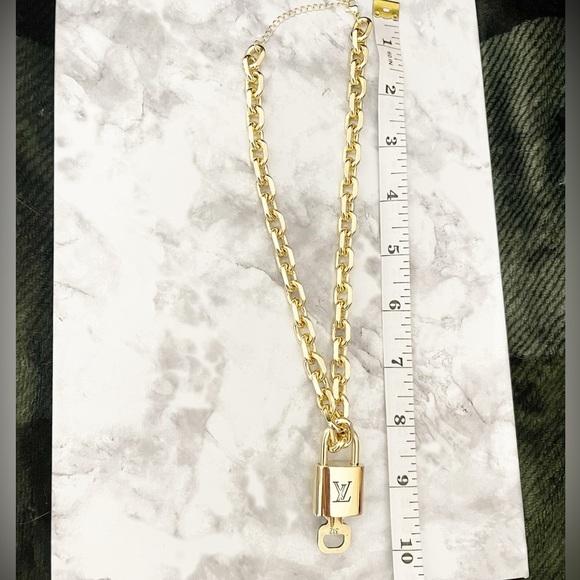 LOUIS VUITTON PadLock & Key #312 w/ 14k Gold Plated Unbranded Necklace - Picture 6 of 7